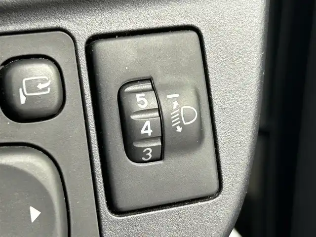 トヨタ アクア S 群馬県 2016(平28)年 4万km スーパーホワイトⅡ 純正７インチナビ　Ｂｌｕｅｔｏｏｔｈ　バックカメラ　スマートキー　ＨＩＤヘッドライト　オートライト　電動格納ミラー　プッシュスタート　ＥＴＣ　スペアキー　オートエアコン　横滑り防止装置　禁煙車