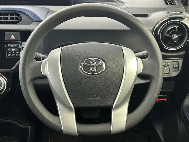 トヨタ アクア S 群馬県 2016(平28)年 4万km スーパーホワイトⅡ 純正７インチナビ　Ｂｌｕｅｔｏｏｔｈ　バックカメラ　スマートキー　ＨＩＤヘッドライト　オートライト　電動格納ミラー　プッシュスタート　ＥＴＣ　スペアキー　オートエアコン　横滑り防止装置　禁煙車