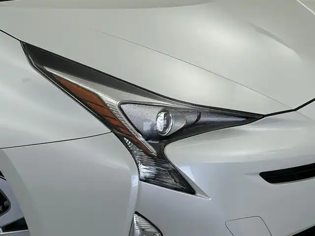 トヨタ プリウス S 群馬県 2017(平29)年 3.5万km ホワイトパールクリスタルシャイン 純正７インチナビ　バックカメラ　レーダークルーズコントロール　ＬＥＤライト　ＡＨＢ　純正１５インチＡＷ　ステアリングリモコン　アイドリングストップ　スマートキー　プッシュスタート　禁煙車