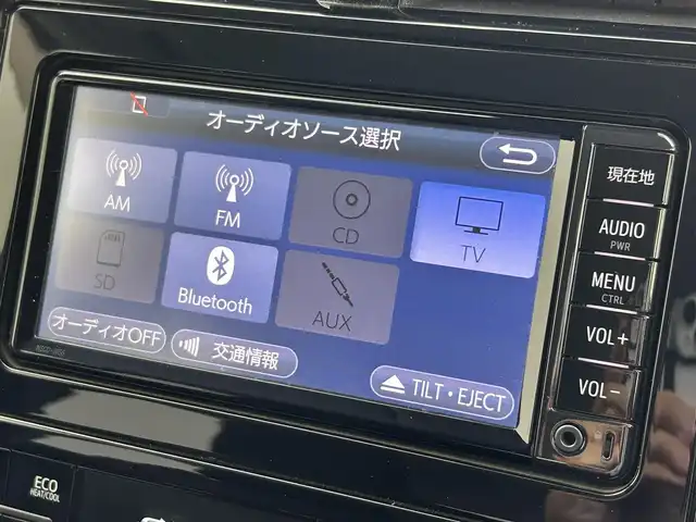 トヨタ プリウス S 群馬県 2017(平29)年 3.5万km ホワイトパールクリスタルシャイン 純正７インチナビ　バックカメラ　レーダークルーズコントロール　ＬＥＤライト　ＡＨＢ　純正１５インチＡＷ　ステアリングリモコン　アイドリングストップ　スマートキー　プッシュスタート　禁煙車