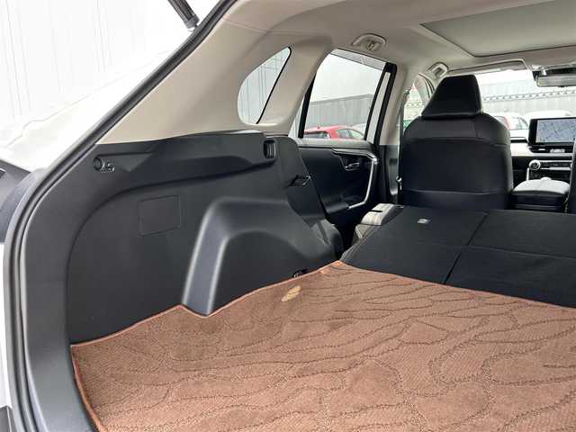 トヨタ ＲＡＶ４ ハイブリットG 滋賀県 2023(令5)年 5万km プラチナホワイトパールマイカ ガソリン（ハイブリッド）/4WD(F4)/CVT/モデリスタエアロ/モデリスタAW20インチ/パノラマムーンルーフ/純正10インチナビ/(AM/FM/BT/USB/フルセグTV)/黒革シート/ドラレコ一体型デジタルインナーミラー/ビルトインETC2.0/パノラミックビューモニター/ブラインドスポットモニター/トヨタセーフティセンス/・プリクラッシュセーフティ/・レーントレーシングアシスト/・オートマチックハイビーム/・レーダークルーズコントロール/コーナーセンサー/電動リアゲート/電動サイドブレーキ/ブレーキホールド/置くだけ充電/シートヒーター/シートベンチレーション/パワーシート/メモリーシート/革巻きステアリング/ステアリングスイッチ/ステアリングヒーター/オートライト/LEDヘッドライト/フロントフォグ/フルオートエアコン/寒冷地仕様/プッシュスタート/スマートキー/純正フロアマット/純正ドアバイザー/電格ウインカーミラー