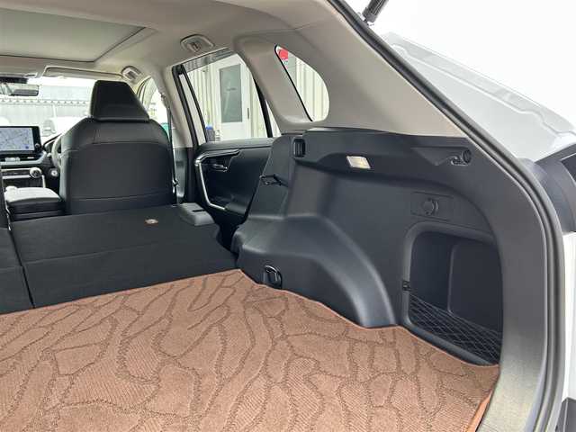 トヨタ ＲＡＶ４ ハイブリットG 滋賀県 2023(令5)年 5万km プラチナホワイトパールマイカ ガソリン（ハイブリッド）/4WD(F4)/CVT/モデリスタエアロ/モデリスタAW20インチ/パノラマムーンルーフ/純正10インチナビ/(AM/FM/BT/USB/フルセグTV)/黒革シート/ドラレコ一体型デジタルインナーミラー/ビルトインETC2.0/パノラミックビューモニター/ブラインドスポットモニター/トヨタセーフティセンス/・プリクラッシュセーフティ/・レーントレーシングアシスト/・オートマチックハイビーム/・レーダークルーズコントロール/コーナーセンサー/電動リアゲート/電動サイドブレーキ/ブレーキホールド/置くだけ充電/シートヒーター/シートベンチレーション/パワーシート/メモリーシート/革巻きステアリング/ステアリングスイッチ/ステアリングヒーター/オートライト/LEDヘッドライト/フロントフォグ/フルオートエアコン/寒冷地仕様/プッシュスタート/スマートキー/純正フロアマット/純正ドアバイザー/電格ウインカーミラー