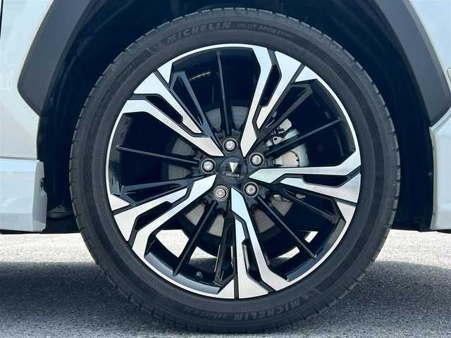 トヨタ ＲＡＶ４ ハイブリットG 滋賀県 2023(令5)年 5万km プラチナホワイトパールマイカ ガソリン（ハイブリッド）/4WD(F4)/CVT/モデリスタエアロ/モデリスタAW20インチ/パノラマムーンルーフ/純正10インチナビ/(AM/FM/BT/USB/フルセグTV)/黒革シート/ドラレコ一体型デジタルインナーミラー/ビルトインETC2.0/パノラミックビューモニター/ブラインドスポットモニター/トヨタセーフティセンス/・プリクラッシュセーフティ/・レーントレーシングアシスト/・オートマチックハイビーム/・レーダークルーズコントロール/コーナーセンサー/電動リアゲート/電動サイドブレーキ/ブレーキホールド/置くだけ充電/シートヒーター/シートベンチレーション/パワーシート/メモリーシート/革巻きステアリング/ステアリングスイッチ/ステアリングヒーター/オートライト/LEDヘッドライト/フロントフォグ/フルオートエアコン/寒冷地仕様/プッシュスタート/スマートキー/純正フロアマット/純正ドアバイザー/電格ウインカーミラー