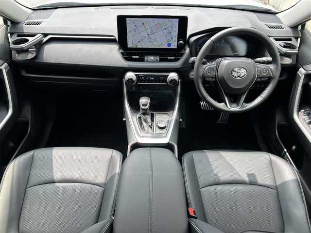 トヨタ ＲＡＶ４ ハイブリットG 滋賀県 2023(令5)年 5万km プラチナホワイトパールマイカ ガソリン（ハイブリッド）/4WD(F4)/CVT/モデリスタエアロ/モデリスタAW20インチ/パノラマムーンルーフ/純正10インチナビ/(AM/FM/BT/USB/フルセグTV)/黒革シート/ドラレコ一体型デジタルインナーミラー/ビルトインETC2.0/パノラミックビューモニター/ブラインドスポットモニター/トヨタセーフティセンス/・プリクラッシュセーフティ/・レーントレーシングアシスト/・オートマチックハイビーム/・レーダークルーズコントロール/コーナーセンサー/電動リアゲート/電動サイドブレーキ/ブレーキホールド/置くだけ充電/シートヒーター/シートベンチレーション/パワーシート/メモリーシート/革巻きステアリング/ステアリングスイッチ/ステアリングヒーター/オートライト/LEDヘッドライト/フロントフォグ/フルオートエアコン/寒冷地仕様/プッシュスタート/スマートキー/純正フロアマット/純正ドアバイザー/電格ウインカーミラー