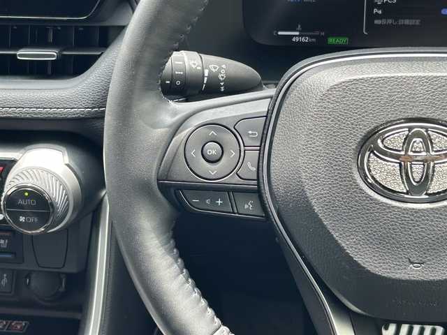 トヨタ ＲＡＶ４ ハイブリットG 滋賀県 2023(令5)年 5万km プラチナホワイトパールマイカ ガソリン（ハイブリッド）/4WD(F4)/CVT/モデリスタエアロ/モデリスタAW20インチ/パノラマムーンルーフ/純正10インチナビ/(AM/FM/BT/USB/フルセグTV)/黒革シート/ドラレコ一体型デジタルインナーミラー/ビルトインETC2.0/パノラミックビューモニター/ブラインドスポットモニター/トヨタセーフティセンス/・プリクラッシュセーフティ/・レーントレーシングアシスト/・オートマチックハイビーム/・レーダークルーズコントロール/コーナーセンサー/電動リアゲート/電動サイドブレーキ/ブレーキホールド/置くだけ充電/シートヒーター/シートベンチレーション/パワーシート/メモリーシート/革巻きステアリング/ステアリングスイッチ/ステアリングヒーター/オートライト/LEDヘッドライト/フロントフォグ/フルオートエアコン/寒冷地仕様/プッシュスタート/スマートキー/純正フロアマット/純正ドアバイザー/電格ウインカーミラー