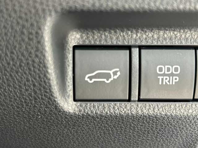 トヨタ ＲＡＶ４ ハイブリットG 滋賀県 2023(令5)年 5万km プラチナホワイトパールマイカ ガソリン（ハイブリッド）/4WD(F4)/CVT/モデリスタエアロ/モデリスタAW20インチ/パノラマムーンルーフ/純正10インチナビ/(AM/FM/BT/USB/フルセグTV)/黒革シート/ドラレコ一体型デジタルインナーミラー/ビルトインETC2.0/パノラミックビューモニター/ブラインドスポットモニター/トヨタセーフティセンス/・プリクラッシュセーフティ/・レーントレーシングアシスト/・オートマチックハイビーム/・レーダークルーズコントロール/コーナーセンサー/電動リアゲート/電動サイドブレーキ/ブレーキホールド/置くだけ充電/シートヒーター/シートベンチレーション/パワーシート/メモリーシート/革巻きステアリング/ステアリングスイッチ/ステアリングヒーター/オートライト/LEDヘッドライト/フロントフォグ/フルオートエアコン/寒冷地仕様/プッシュスタート/スマートキー/純正フロアマット/純正ドアバイザー/電格ウインカーミラー