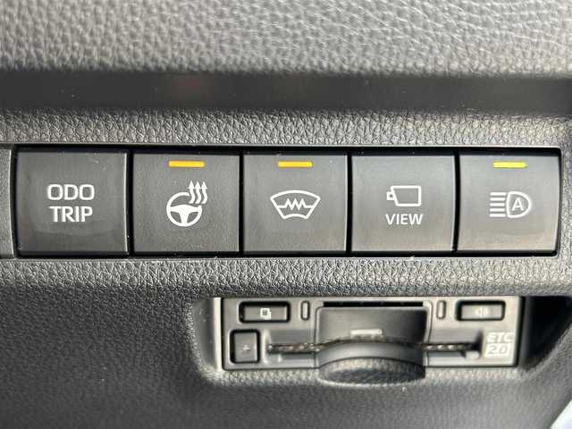 トヨタ ＲＡＶ４ ハイブリットG 滋賀県 2023(令5)年 5万km プラチナホワイトパールマイカ ガソリン（ハイブリッド）/4WD(F4)/CVT/モデリスタエアロ/モデリスタAW20インチ/パノラマムーンルーフ/純正10インチナビ/(AM/FM/BT/USB/フルセグTV)/黒革シート/ドラレコ一体型デジタルインナーミラー/ビルトインETC2.0/パノラミックビューモニター/ブラインドスポットモニター/トヨタセーフティセンス/・プリクラッシュセーフティ/・レーントレーシングアシスト/・オートマチックハイビーム/・レーダークルーズコントロール/コーナーセンサー/電動リアゲート/電動サイドブレーキ/ブレーキホールド/置くだけ充電/シートヒーター/シートベンチレーション/パワーシート/メモリーシート/革巻きステアリング/ステアリングスイッチ/ステアリングヒーター/オートライト/LEDヘッドライト/フロントフォグ/フルオートエアコン/寒冷地仕様/プッシュスタート/スマートキー/純正フロアマット/純正ドアバイザー/電格ウインカーミラー