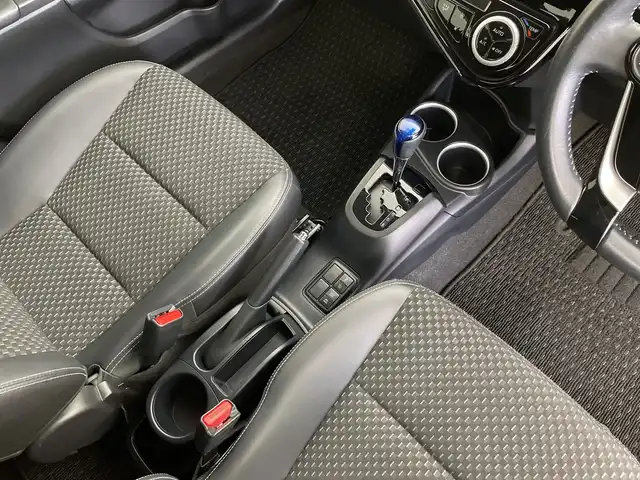 トヨタ アクア クロスオーバー 新潟県 2018(平30)年 6.5万km ブラッキッシュアゲハガラスフレーク 純正メモリナビ【NSZT-W66T】/　フルセグTV/Bluetooth/CD/DVD/衝突被害軽減ブレーキ/レーンキープアシスト/前後コーナーセンサー/ハーフレザーシート/前後ドライブレコーダー/バックモニター/ビルトインETC2.0/LEDヘッドライト/オートマチックハイビーム/オートライト/横滑り防止装置/レザーステアリング/ステアリングスイッチ/禁煙車