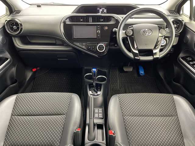 トヨタ アクア クロスオーバー 新潟県 2018(平30)年 6.5万km ブラッキッシュアゲハガラスフレーク 純正メモリナビ【NSZT-W66T】/　フルセグTV/Bluetooth/CD/DVD/衝突被害軽減ブレーキ/レーンキープアシスト/前後コーナーセンサー/ハーフレザーシート/前後ドライブレコーダー/バックモニター/ビルトインETC2.0/LEDヘッドライト/オートマチックハイビーム/オートライト/横滑り防止装置/レザーステアリング/ステアリングスイッチ/禁煙車