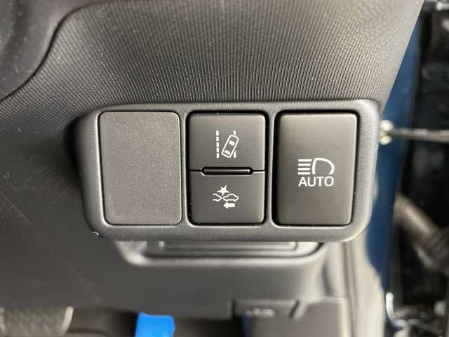 トヨタ アクア クロスオーバー 新潟県 2018(平30)年 6.5万km ブラッキッシュアゲハガラスフレーク 純正メモリナビ【NSZT-W66T】/　フルセグTV/Bluetooth/CD/DVD/衝突被害軽減ブレーキ/レーンキープアシスト/前後コーナーセンサー/ハーフレザーシート/前後ドライブレコーダー/バックモニター/ビルトインETC2.0/LEDヘッドライト/オートマチックハイビーム/オートライト/横滑り防止装置/レザーステアリング/ステアリングスイッチ/禁煙車