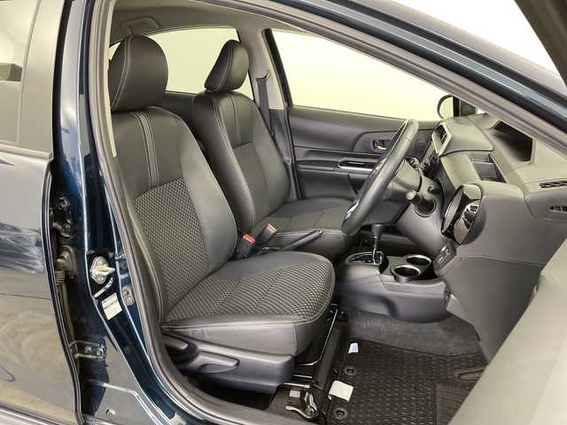 トヨタ アクア クロスオーバー 新潟県 2018(平30)年 6.5万km ブラッキッシュアゲハガラスフレーク 純正メモリナビ【NSZT-W66T】/　フルセグTV/Bluetooth/CD/DVD/衝突被害軽減ブレーキ/レーンキープアシスト/前後コーナーセンサー/ハーフレザーシート/前後ドライブレコーダー/バックモニター/ビルトインETC2.0/LEDヘッドライト/オートマチックハイビーム/オートライト/横滑り防止装置/レザーステアリング/ステアリングスイッチ/禁煙車