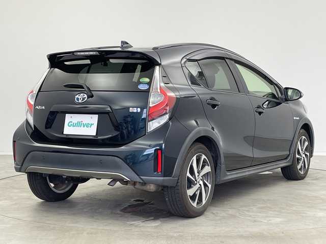 トヨタ アクア クロスオーバー 新潟県 2018(平30)年 6.5万km ブラッキッシュアゲハガラスフレーク 純正メモリナビ【NSZT-W66T】/　フルセグTV/Bluetooth/CD/DVD/衝突被害軽減ブレーキ/レーンキープアシスト/前後コーナーセンサー/ハーフレザーシート/前後ドライブレコーダー/バックモニター/ビルトインETC2.0/LEDヘッドライト/オートマチックハイビーム/オートライト/横滑り防止装置/レザーステアリング/ステアリングスイッチ/禁煙車