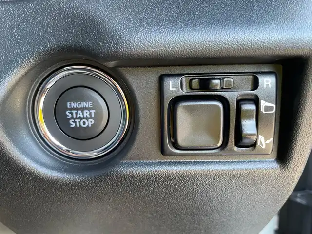 スズキ ジムニー XC 石川県 2025(令7)年 0.1千km ミディアムグレー 届出済未使用車/LEDヘッドライト/純正アルミホイール/スマートキー/プッシュスタート/電動ミラー/シートヒーター/スズキセーフティ/クルーズコントロール/保証書
