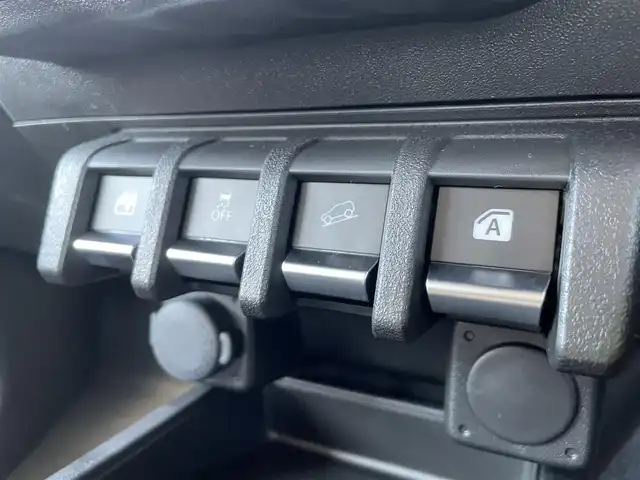 スズキ ジムニー XC 石川県 2025(令7)年 0.1千km ミディアムグレー 届出済未使用車/LEDヘッドライト/純正アルミホイール/スマートキー/プッシュスタート/電動ミラー/シートヒーター/スズキセーフティ/クルーズコントロール/保証書