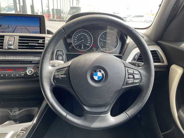 ＢＭＷ １２０ｉ 愛知県 2013(平25)年 5.9万km 白 純正ナビ/スピードリミッター/HIDヘッドライト/ミラー型ETC/ステアリングスイッチ/スマートキー/プッシュスタート