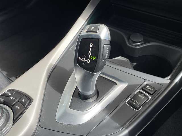 ＢＭＷ １２０ｉ 愛知県 2013(平25)年 5.9万km 白 純正ナビ/スピードリミッター/HIDヘッドライト/ミラー型ETC/ステアリングスイッチ/スマートキー/プッシュスタート