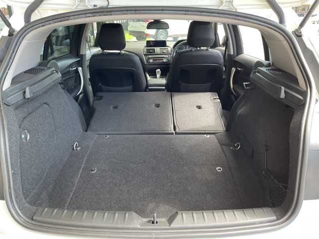 ＢＭＷ １２０ｉ 愛知県 2013(平25)年 5.9万km 白 純正ナビ/スピードリミッター/HIDヘッドライト/ミラー型ETC/ステアリングスイッチ/スマートキー/プッシュスタート