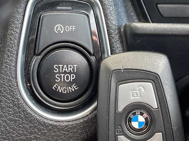 ＢＭＷ １２０ｉ 愛知県 2013(平25)年 5.9万km 白 純正ナビ/スピードリミッター/HIDヘッドライト/ミラー型ETC/ステアリングスイッチ/スマートキー/プッシュスタート