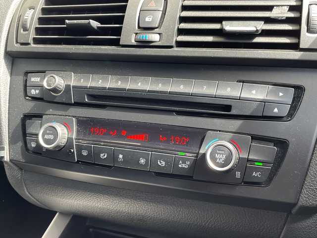 ＢＭＷ １２０ｉ 愛知県 2013(平25)年 5.9万km 白 純正ナビ/スピードリミッター/HIDヘッドライト/ミラー型ETC/ステアリングスイッチ/スマートキー/プッシュスタート