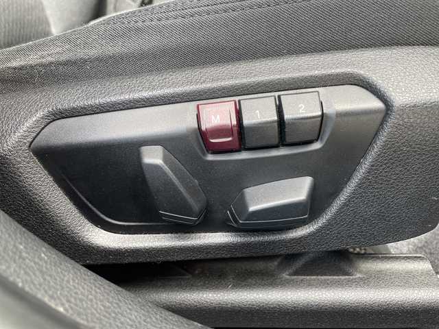 ＢＭＷ １２０ｉ 愛知県 2013(平25)年 5.9万km 白 純正ナビ/スピードリミッター/HIDヘッドライト/ミラー型ETC/ステアリングスイッチ/スマートキー/プッシュスタート