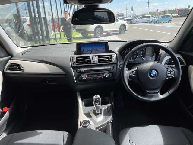 ＢＭＷ １２０ｉ 愛知県 2013(平25)年 5.9万km 白 純正ナビ/スピードリミッター/HIDヘッドライト/ミラー型ETC/ステアリングスイッチ/スマートキー/プッシュスタート