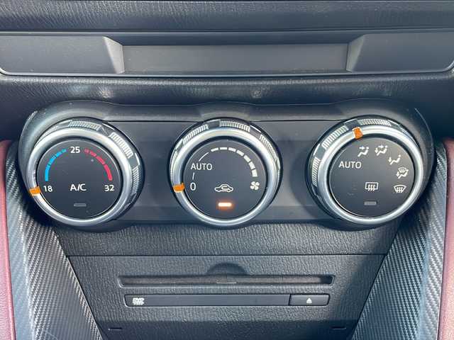 マツダ ＣＸ－３ XD ツーリング 富山県 2015(平27)年 5.3万km ディープクリスタルブルーマイカ ●純正ナビ/（フルセグ/CD/DVD/AUX/Bluetooth）/●バックモニター/●クルーズコントロール/●衝突軽減ブレーキ/●LED/●オートライト/●革巻きステアリング/●ステアリングスイッチ/●パドルシフト/●電動格納ウインカーミラー/●ETC/●ブラインドスポットモニター/●純正フロアマット/●ドアバイザー/●前後ドライブレコーダー/●BOSEスピーカー/●プッシュスタート/●スマートキ-/●純正18インチアルミホイール/●W+サイド+カーテンSRS+ABS