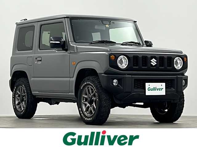 スズキ ジムニー XC 大阪府 2023(令5)年 2.7万km ミディアムグレー 社外ナビ/・フルセグTV/・Bluetooth/・CD/DVD/・USB接続/スズキセーフティサポート/デュアルセンサーブレーキサポート/車線逸脱警報機能/ハイビームアシスト/ヒルディセントコントロール/バックカメラ/純正ラバーマット/シートヒーター
