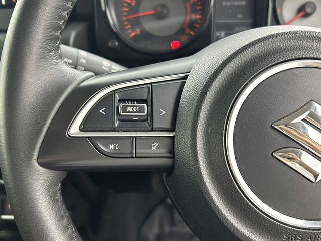スズキ ジムニー XC 大阪府 2023(令5)年 2.7万km ミディアムグレー 社外ナビ/・フルセグTV/・Bluetooth/・CD/DVD/・USB接続/スズキセーフティサポート/デュアルセンサーブレーキサポート/車線逸脱警報機能/ハイビームアシスト/ヒルディセントコントロール/バックカメラ/純正ラバーマット/シートヒーター