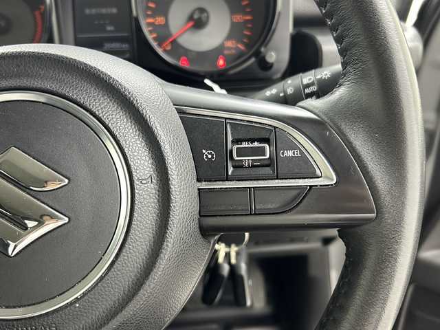 スズキ ジムニー XC 大阪府 2023(令5)年 2.7万km ミディアムグレー 社外ナビ/・フルセグTV/・Bluetooth/・CD/DVD/・USB接続/スズキセーフティサポート/デュアルセンサーブレーキサポート/車線逸脱警報機能/ハイビームアシスト/ヒルディセントコントロール/バックカメラ/純正ラバーマット/シートヒーター