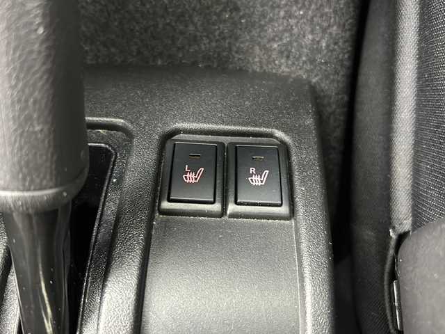 スズキ ジムニー XC 大阪府 2023(令5)年 2.7万km ミディアムグレー 社外ナビ/・フルセグTV/・Bluetooth/・CD/DVD/・USB接続/スズキセーフティサポート/デュアルセンサーブレーキサポート/車線逸脱警報機能/ハイビームアシスト/ヒルディセントコントロール/バックカメラ/純正ラバーマット/シートヒーター
