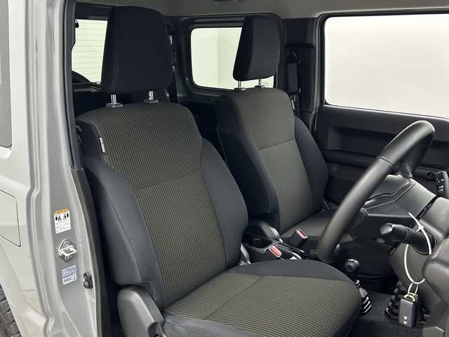 スズキ ジムニー XC 大阪府 2023(令5)年 2.7万km ミディアムグレー 社外ナビ/・フルセグTV/・Bluetooth/・CD/DVD/・USB接続/スズキセーフティサポート/デュアルセンサーブレーキサポート/車線逸脱警報機能/ハイビームアシスト/ヒルディセントコントロール/バックカメラ/純正ラバーマット/シートヒーター