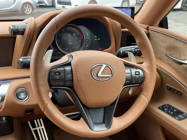 レクサス ＬＣ 500 Lパッケージ 群馬県 2020(令2)年 1.8万km ラディアントレッドコントラストレイヤリング 純正ＳＤナビ　/サンルーフ　/ＢＳＭ　/ＲＣＴＡ　/ＬＳＳ＋　/Ｍｉｒａｃａｓｔ　/ステアリングヒーター　/ナノイー　/シートセットポジションメモリー　/電動格納ミラー　/前席パワーシート　/前席エアシート　/スポーツモード/Bluetooth/パドルシフト/前後ドラレコ/ビルトインETC2.0/純正マット/LEDヘッドライト/AHB/オートライト/レーンキープアシスト/レーダークルーズコントロール/電動リアゲート/本革シート/衝突被害軽減システム