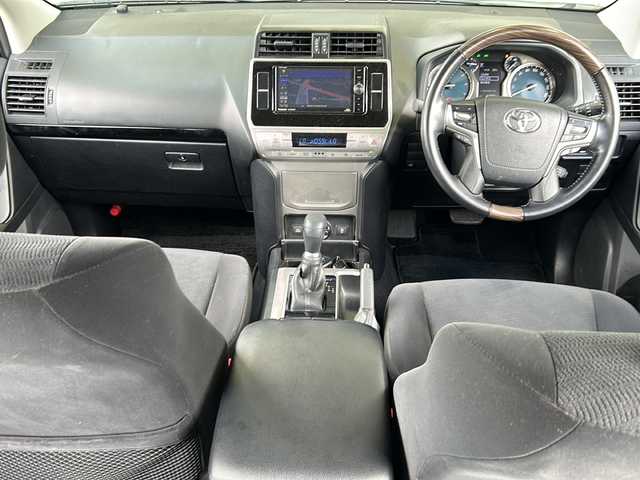 トヨタ ランドクルーザー プラド TX 静岡県 2019(平31)年 4.2万km ホワイトパールクリスタルシャイン ナビ/・ラジオ/フルセグTV/・ipod/SD/USB/Bluetooth/ブルーレイ/CD/DVD/主要装備/・レーダークルーズコントロール　/・ドライブレコーダー　/・フリップダウンモニター　/・ＥＴＣ　/・ＬＥＤヘッドライト　/・ブラックルーフレール　/・レーンキープアシスト　/・オートライト　/・オートハイビーム　/・センターデフロック/・ステアリングリモコン/・フルタイム４WD/・LEDヘッドライト/・LEDフォグランプ/・プリクラッシュセーフティー/・プッシュスタート/・スマートキー/・純正アルミホイール/・純正フロアマット