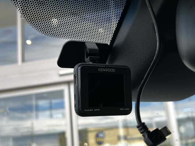 トヨタ ランドクルーザー プラド TX 静岡県 2019(平31)年 4.2万km ホワイトパールクリスタルシャイン ナビ/・ラジオ/フルセグTV/・ipod/SD/USB/Bluetooth/ブルーレイ/CD/DVD/主要装備/・レーダークルーズコントロール　/・ドライブレコーダー　/・フリップダウンモニター　/・ＥＴＣ　/・ＬＥＤヘッドライト　/・ブラックルーフレール　/・レーンキープアシスト　/・オートライト　/・オートハイビーム　/・センターデフロック/・ステアリングリモコン/・フルタイム４WD/・LEDヘッドライト/・LEDフォグランプ/・プリクラッシュセーフティー/・プッシュスタート/・スマートキー/・純正アルミホイール/・純正フロアマット