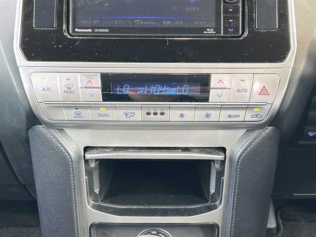 トヨタ ランドクルーザー プラド TX 静岡県 2019(平31)年 4.2万km ホワイトパールクリスタルシャイン ナビ/・ラジオ/フルセグTV/・ipod/SD/USB/Bluetooth/ブルーレイ/CD/DVD/主要装備/・レーダークルーズコントロール　/・ドライブレコーダー　/・フリップダウンモニター　/・ＥＴＣ　/・ＬＥＤヘッドライト　/・ブラックルーフレール　/・レーンキープアシスト　/・オートライト　/・オートハイビーム　/・センターデフロック/・ステアリングリモコン/・フルタイム４WD/・LEDヘッドライト/・LEDフォグランプ/・プリクラッシュセーフティー/・プッシュスタート/・スマートキー/・純正アルミホイール/・純正フロアマット