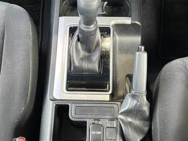 トヨタ ランドクルーザー プラド TX 静岡県 2019(平31)年 4.2万km ホワイトパールクリスタルシャイン ナビ/・ラジオ/フルセグTV/・ipod/SD/USB/Bluetooth/ブルーレイ/CD/DVD/主要装備/・レーダークルーズコントロール　/・ドライブレコーダー　/・フリップダウンモニター　/・ＥＴＣ　/・ＬＥＤヘッドライト　/・ブラックルーフレール　/・レーンキープアシスト　/・オートライト　/・オートハイビーム　/・センターデフロック/・ステアリングリモコン/・フルタイム４WD/・LEDヘッドライト/・LEDフォグランプ/・プリクラッシュセーフティー/・プッシュスタート/・スマートキー/・純正アルミホイール/・純正フロアマット