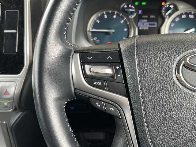 トヨタ ランドクルーザー プラド TX 静岡県 2019(平31)年 4.2万km ホワイトパールクリスタルシャイン ナビ/・ラジオ/フルセグTV/・ipod/SD/USB/Bluetooth/ブルーレイ/CD/DVD/主要装備/・レーダークルーズコントロール　/・ドライブレコーダー　/・フリップダウンモニター　/・ＥＴＣ　/・ＬＥＤヘッドライト　/・ブラックルーフレール　/・レーンキープアシスト　/・オートライト　/・オートハイビーム　/・センターデフロック/・ステアリングリモコン/・フルタイム４WD/・LEDヘッドライト/・LEDフォグランプ/・プリクラッシュセーフティー/・プッシュスタート/・スマートキー/・純正アルミホイール/・純正フロアマット