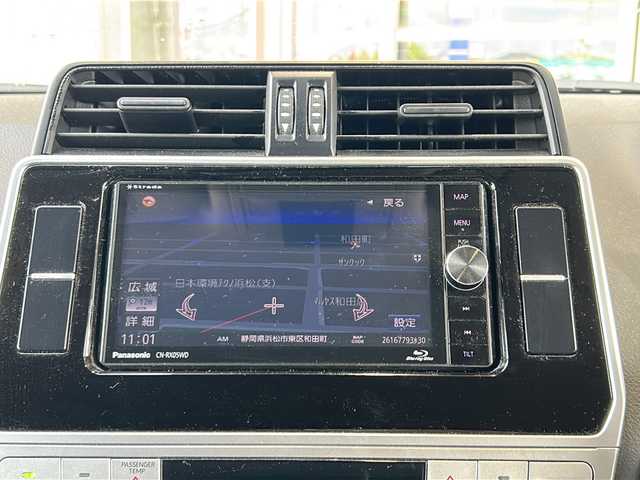 トヨタ ランドクルーザー プラド TX 静岡県 2019(平31)年 4.2万km ホワイトパールクリスタルシャイン ナビ/・ラジオ/フルセグTV/・ipod/SD/USB/Bluetooth/ブルーレイ/CD/DVD/主要装備/・レーダークルーズコントロール　/・ドライブレコーダー　/・フリップダウンモニター　/・ＥＴＣ　/・ＬＥＤヘッドライト　/・ブラックルーフレール　/・レーンキープアシスト　/・オートライト　/・オートハイビーム　/・センターデフロック/・ステアリングリモコン/・フルタイム４WD/・LEDヘッドライト/・LEDフォグランプ/・プリクラッシュセーフティー/・プッシュスタート/・スマートキー/・純正アルミホイール/・純正フロアマット