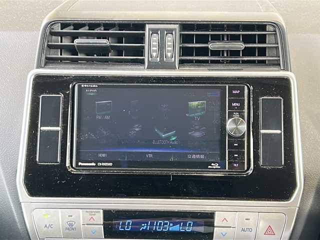 トヨタ ランドクルーザー プラド TX 静岡県 2019(平31)年 4.2万km ホワイトパールクリスタルシャイン ナビ/・ラジオ/フルセグTV/・ipod/SD/USB/Bluetooth/ブルーレイ/CD/DVD/主要装備/・レーダークルーズコントロール　/・ドライブレコーダー　/・フリップダウンモニター　/・ＥＴＣ　/・ＬＥＤヘッドライト　/・ブラックルーフレール　/・レーンキープアシスト　/・オートライト　/・オートハイビーム　/・センターデフロック/・ステアリングリモコン/・フルタイム４WD/・LEDヘッドライト/・LEDフォグランプ/・プリクラッシュセーフティー/・プッシュスタート/・スマートキー/・純正アルミホイール/・純正フロアマット