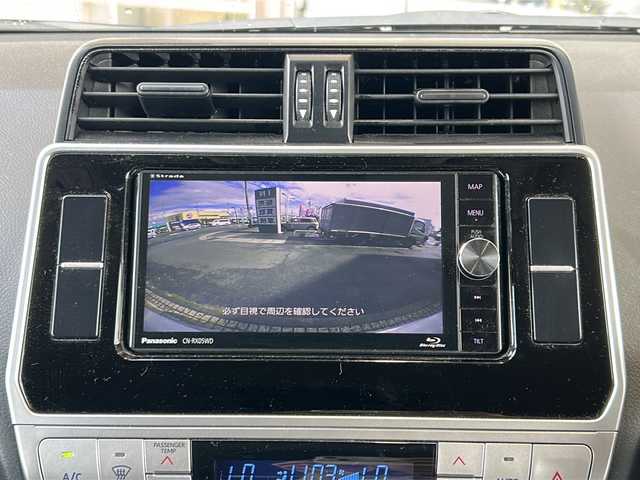 トヨタ ランドクルーザー プラド TX 静岡県 2019(平31)年 4.2万km ホワイトパールクリスタルシャイン ナビ/・ラジオ/フルセグTV/・ipod/SD/USB/Bluetooth/ブルーレイ/CD/DVD/主要装備/・レーダークルーズコントロール　/・ドライブレコーダー　/・フリップダウンモニター　/・ＥＴＣ　/・ＬＥＤヘッドライト　/・ブラックルーフレール　/・レーンキープアシスト　/・オートライト　/・オートハイビーム　/・センターデフロック/・ステアリングリモコン/・フルタイム４WD/・LEDヘッドライト/・LEDフォグランプ/・プリクラッシュセーフティー/・プッシュスタート/・スマートキー/・純正アルミホイール/・純正フロアマット