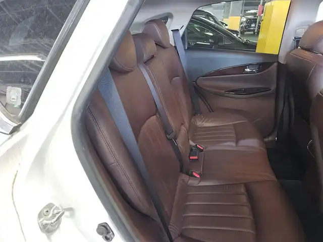 日産 スカイライン クロスオーバー 370GT Type P 群馬県 2009(平21)年 7.8万km クリスタルホワイトパール サンルーフ/純正ナビ/フルセグTV/アラウンドビューモニター/ビルトインETC/横滑り防止装置/HIDヘッドランプ/オートライト/ブラウン革シートセット/オートエアコン/前席パワーシート/シートヒーター/運転席ポジションメモリー/ルーフレール/純正18インチアルミホイール/スマートキー/プッシュエンジンスターター/禁煙車