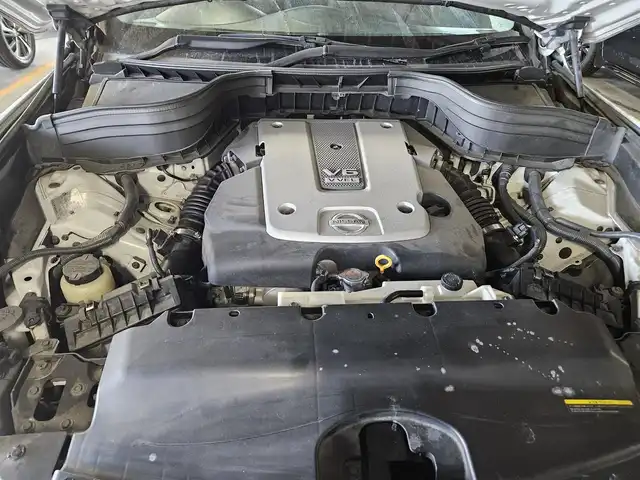 日産 スカイライン クロスオーバー 370GT Type P 群馬県 2009(平21)年 7.8万km クリスタルホワイトパール サンルーフ/純正ナビ/フルセグTV/アラウンドビューモニター/ビルトインETC/横滑り防止装置/HIDヘッドランプ/オートライト/ブラウン革シートセット/オートエアコン/前席パワーシート/シートヒーター/運転席ポジションメモリー/ルーフレール/純正18インチアルミホイール/スマートキー/プッシュエンジンスターター/禁煙車