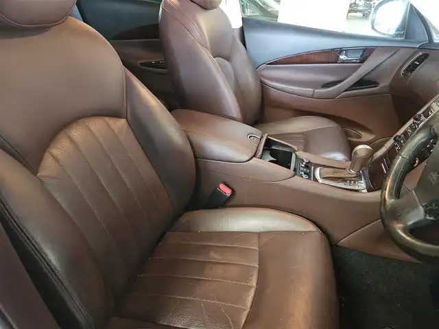 日産 スカイライン クロスオーバー 370GT Type P 群馬県 2009(平21)年 7.8万km クリスタルホワイトパール サンルーフ/純正ナビ/フルセグTV/アラウンドビューモニター/ビルトインETC/横滑り防止装置/HIDヘッドランプ/オートライト/ブラウン革シートセット/オートエアコン/前席パワーシート/シートヒーター/運転席ポジションメモリー/ルーフレール/純正18インチアルミホイール/スマートキー/プッシュエンジンスターター/禁煙車