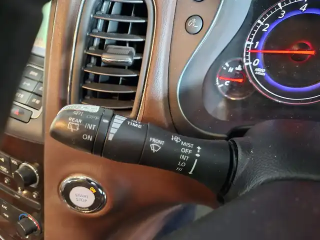 日産 スカイライン クロスオーバー 370GT Type P 群馬県 2009(平21)年 7.8万km クリスタルホワイトパール サンルーフ/純正ナビ/フルセグTV/アラウンドビューモニター/ビルトインETC/横滑り防止装置/HIDヘッドランプ/オートライト/ブラウン革シートセット/オートエアコン/前席パワーシート/シートヒーター/運転席ポジションメモリー/ルーフレール/純正18インチアルミホイール/スマートキー/プッシュエンジンスターター/禁煙車