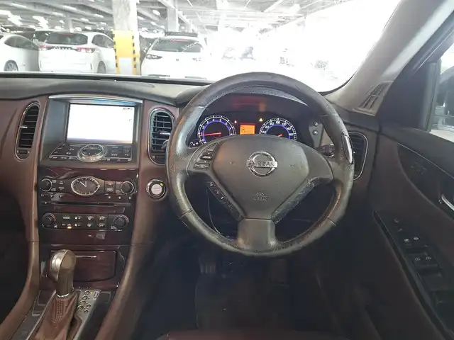 日産 スカイライン クロスオーバー 370GT Type P 群馬県 2009(平21)年 7.8万km クリスタルホワイトパール サンルーフ/純正ナビ/フルセグTV/アラウンドビューモニター/ビルトインETC/横滑り防止装置/HIDヘッドランプ/オートライト/ブラウン革シートセット/オートエアコン/前席パワーシート/シートヒーター/運転席ポジションメモリー/ルーフレール/純正18インチアルミホイール/スマートキー/プッシュエンジンスターター/禁煙車