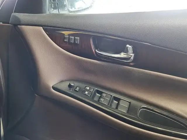 日産 スカイライン クロスオーバー 370GT Type P 群馬県 2009(平21)年 7.8万km クリスタルホワイトパール サンルーフ/純正ナビ/フルセグTV/アラウンドビューモニター/ビルトインETC/横滑り防止装置/HIDヘッドランプ/オートライト/ブラウン革シートセット/オートエアコン/前席パワーシート/シートヒーター/運転席ポジションメモリー/ルーフレール/純正18インチアルミホイール/スマートキー/プッシュエンジンスターター/禁煙車