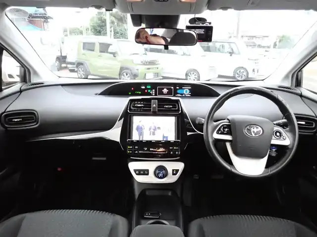 トヨタ プリウス S 千葉県 2016(平28)年 8万km パール ワンオーナー/純正9インチナビゲーション/・Bluetooth接続/・地上波フルセグTV/・CD/DVD再生/トヨタセーフティーセンス/LEDヘッドライト/オートライトスイッチ/オートマチックハイビーム/ビルトインETC/純正ドアバイザー/純正フロアマット/アダプティブクルーズコントロール/ハンドルスイッチ/スマートキー2個/プッシュスタート/取扱説明書/保証書
