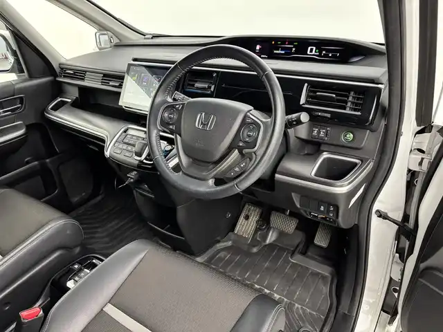 ホンダ ステップワゴン スパーダ eHEV G EXホンダS 福岡県 2021(令3)年 3.7万km プラチナホワイトパール 後席モニター　/社外10型ナビ/わくわくゲート　/ビルトインＥＴＣ２．０　/レーダークルーズコントロール　/ホンダセンシング　/衝突被害軽減ブレーキ　/レーンキープ　/先行車発進お知らせ　/標識認識機能　/両側電動スライドドア　/ハーフレザーシート　/シートヒーター　/純正16インチアルミホイール