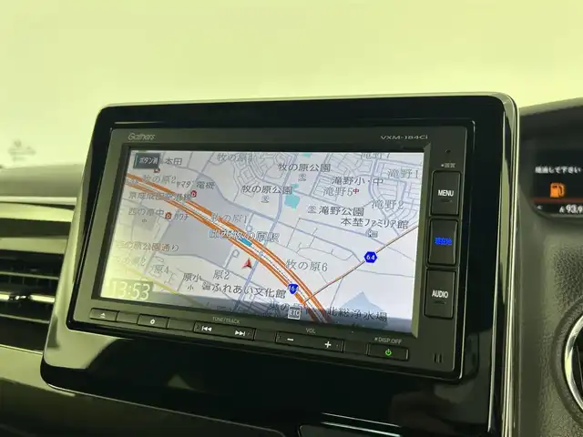 ホンダ Ｎ ＢＯＸ G L ホンダセンシング 千葉県 2018(平30)年 4.6万km ルナシルバーM 禁煙車/純正メモリナビ/　CD/Bluetooth/片側パワースライドドア/ホンダセンシング/●衝突軽減ブレーキ〈CMBS〉/●誤発進抑制機能/●後方誤発進抑制機能/●歩行者事故低減ステアリング/●路外逸脱抑制機能/●ACC〈アダプティブ・クルーズ・コントロール〉/●LKAS〈車線維持支援システム〉/●オートハイビーム/●先行車発進お知らせ機能/●標識認識機能/ビルトインETC/スマートキー&プッシュスタート/LEDヘッドライト/フォグライト/純正14インチアルミホイール