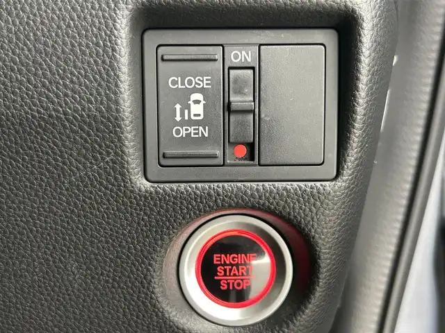 ホンダ Ｎ ＢＯＸ G L ホンダセンシング 千葉県 2018(平30)年 4.6万km ルナシルバーM 禁煙車/純正メモリナビ/　CD/Bluetooth/片側パワースライドドア/ホンダセンシング/●衝突軽減ブレーキ〈CMBS〉/●誤発進抑制機能/●後方誤発進抑制機能/●歩行者事故低減ステアリング/●路外逸脱抑制機能/●ACC〈アダプティブ・クルーズ・コントロール〉/●LKAS〈車線維持支援システム〉/●オートハイビーム/●先行車発進お知らせ機能/●標識認識機能/ビルトインETC/スマートキー&プッシュスタート/LEDヘッドライト/フォグライト/純正14インチアルミホイール